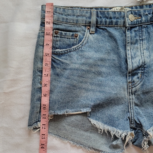 Signature Blue Jean Shorts Distressed Frayed Hem 8 - Picture 3 of 8